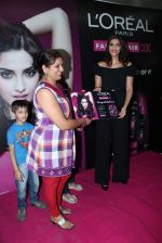 Sonam Kapoor at Loreal event in Mumbai on 22nd March 2012 (39).JPG
